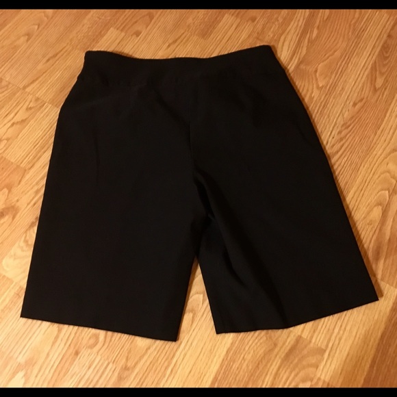 Ladies Attyre black knit shorts sz 12 - Picture 7 of 7